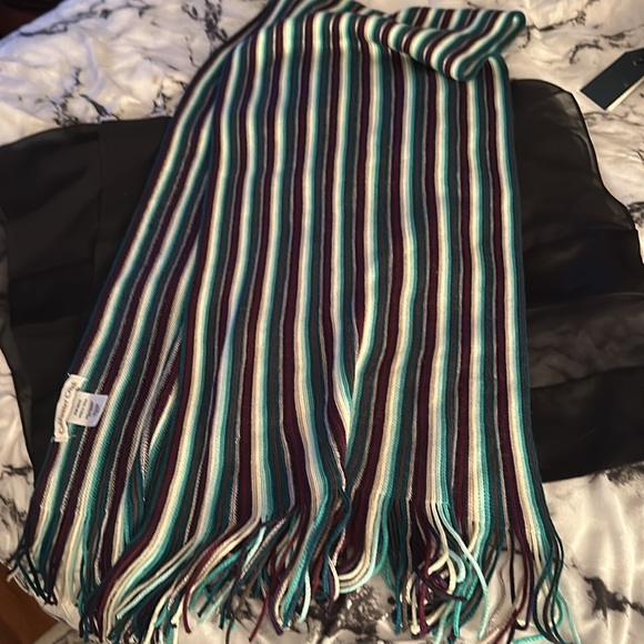 Coldwater Creek scarf - Picture 3 of 3